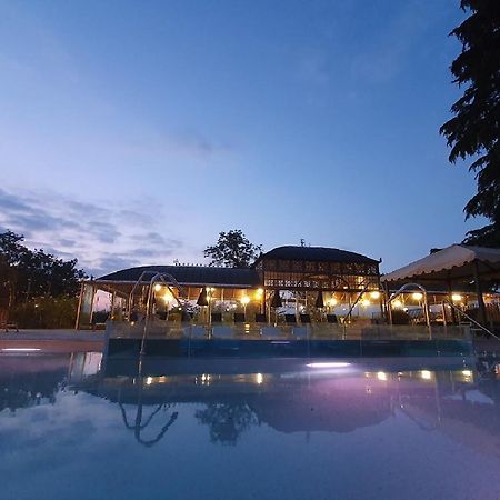Hotel Villa Beccaris Monforte dʼAlba Exterior foto