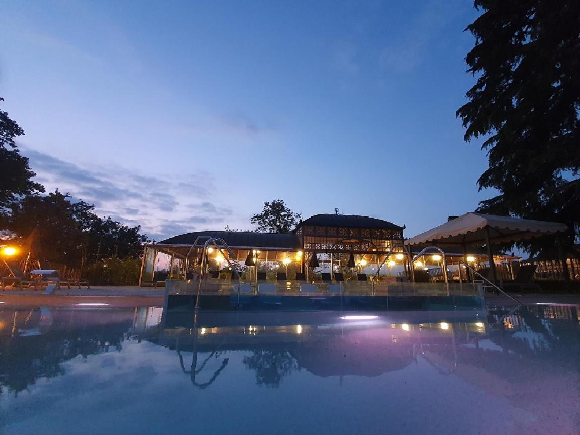 Hotel Villa Beccaris Monforte dʼAlba Exterior foto