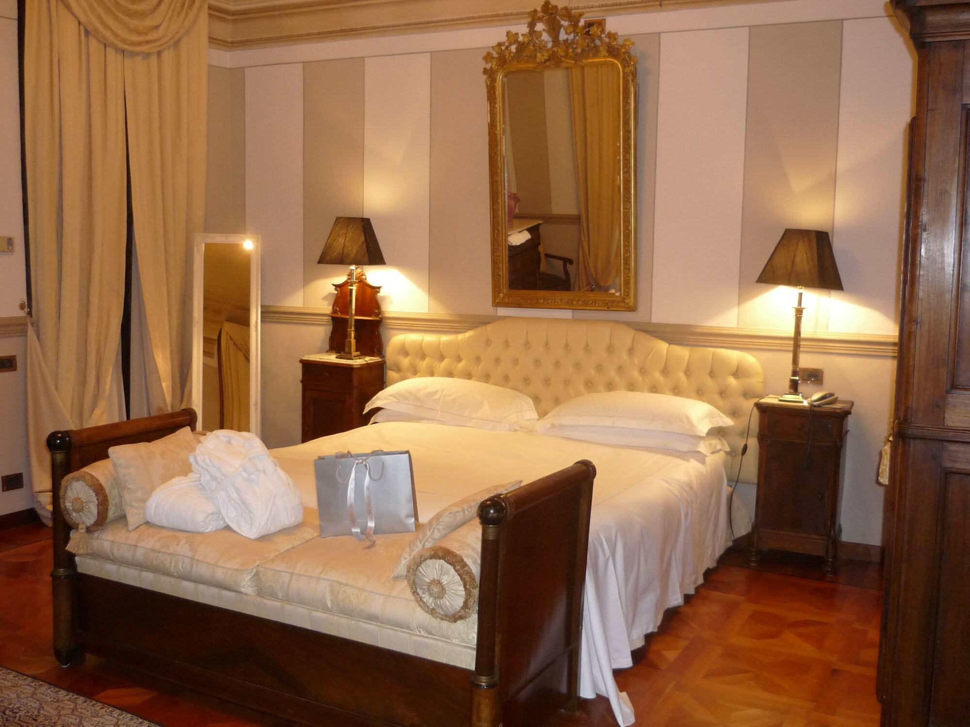 Hotel Villa Beccaris Monforte dʼAlba Exterior foto