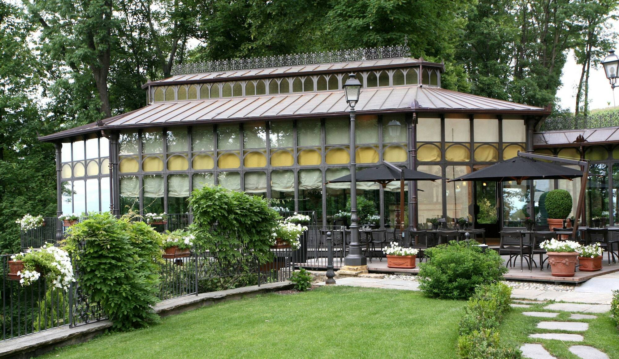 Hotel Villa Beccaris Monforte dʼAlba Exterior foto