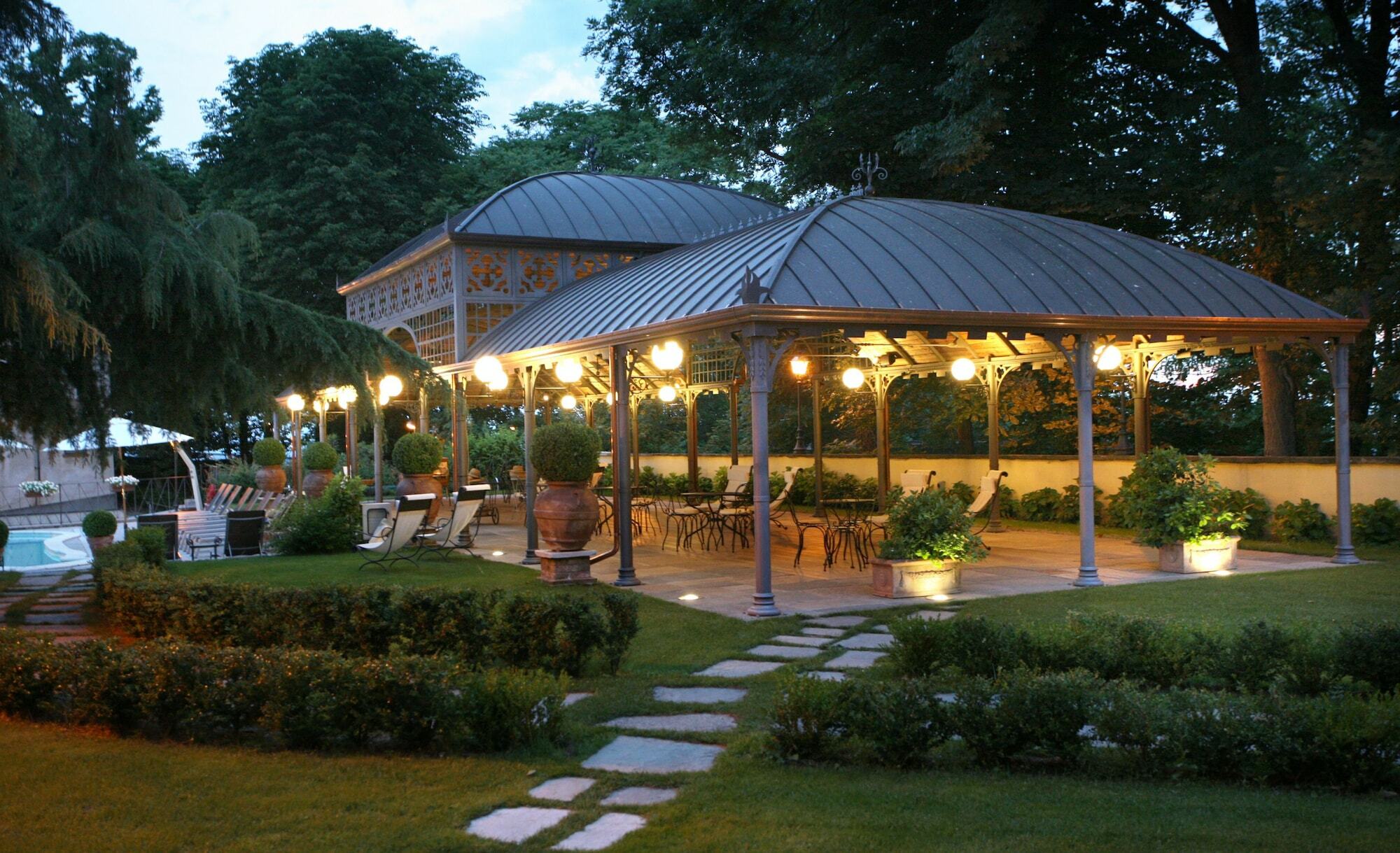 Hotel Villa Beccaris Monforte dʼAlba Exterior foto