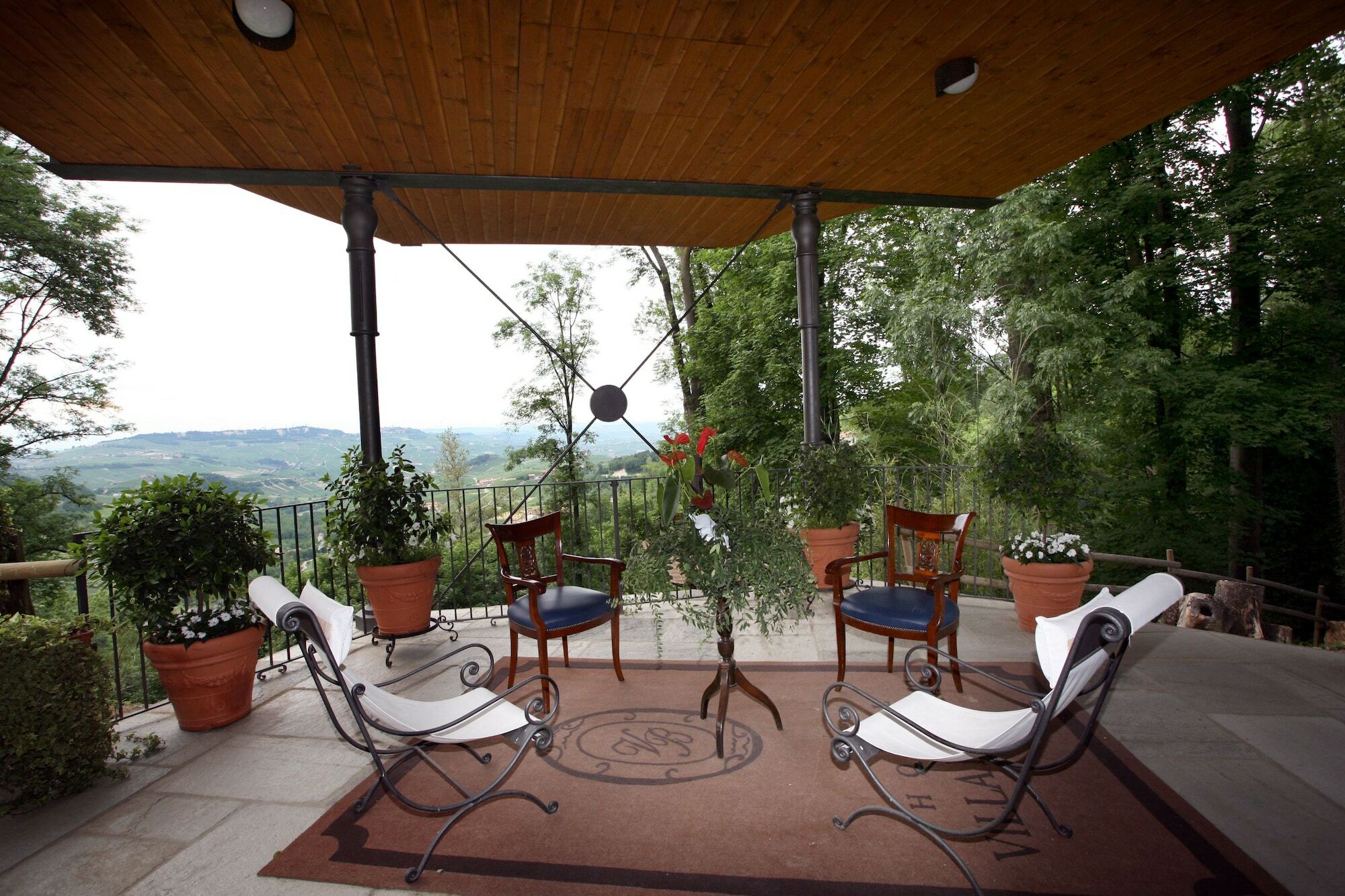Hotel Villa Beccaris Monforte dʼAlba Exterior foto