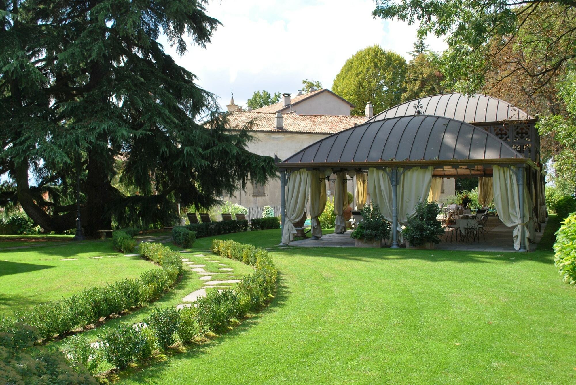 Hotel Villa Beccaris Monforte dʼAlba Exterior foto