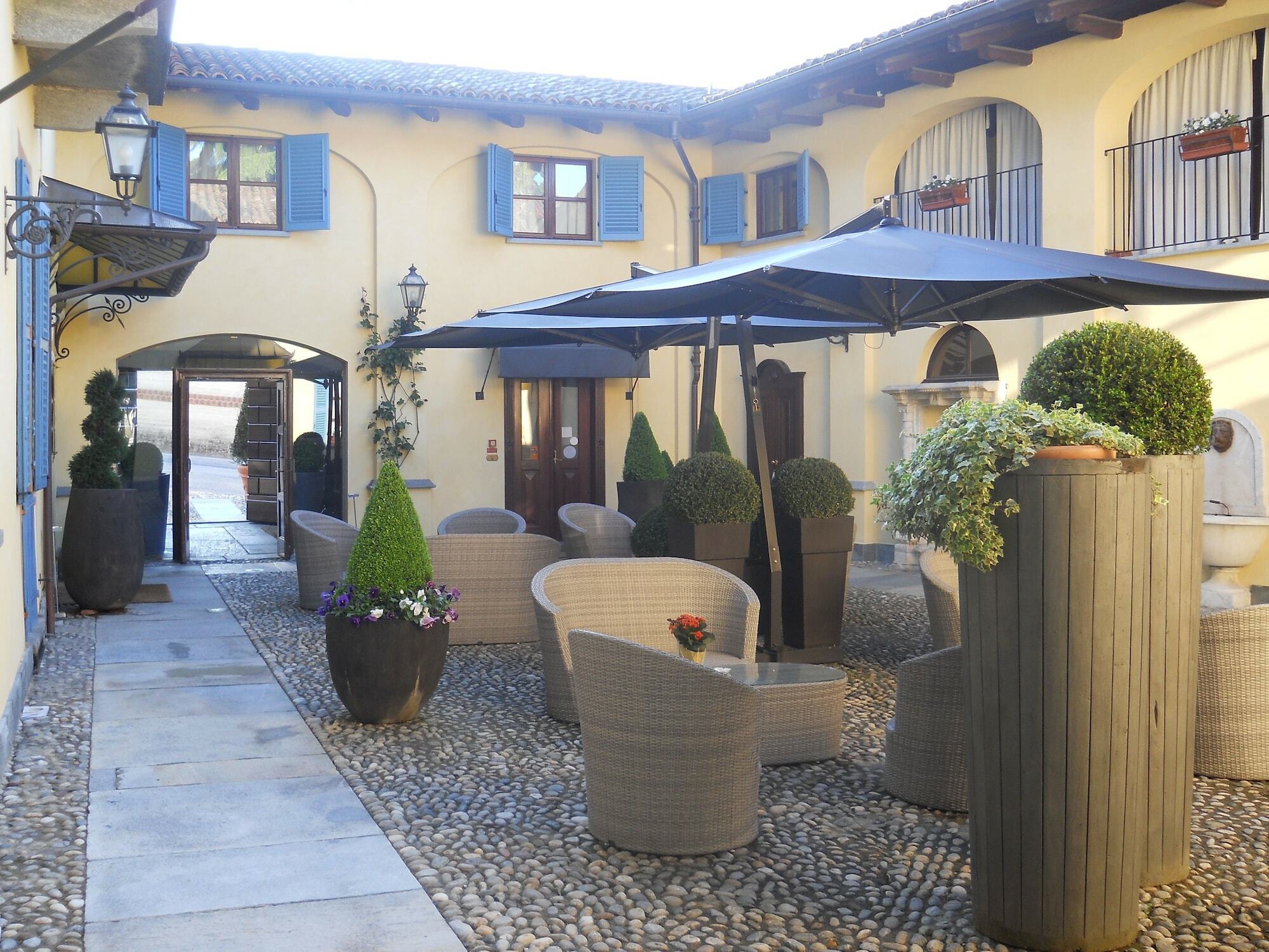 Hotel Villa Beccaris Monforte dʼAlba Exterior foto
