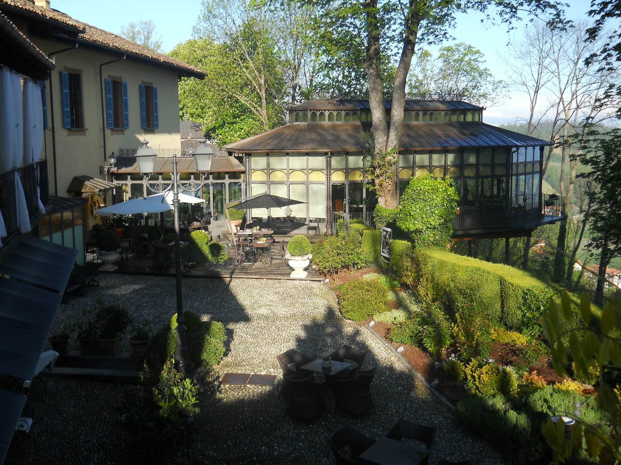 Hotel Villa Beccaris Monforte dʼAlba Exterior foto
