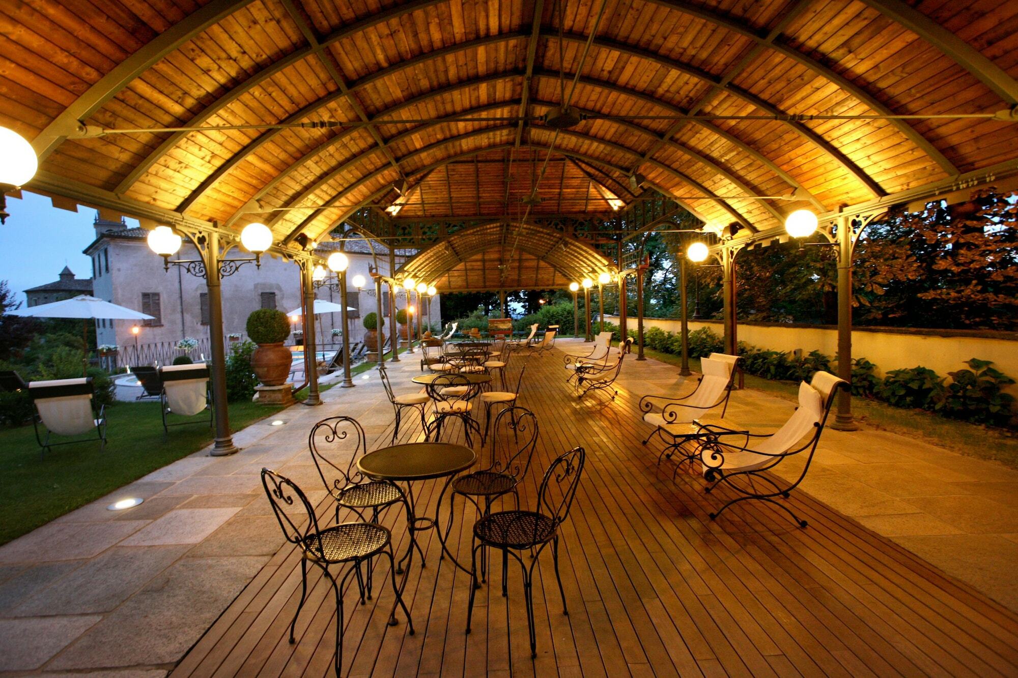 Hotel Villa Beccaris Monforte dʼAlba Exterior foto